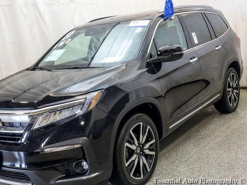Crystal Black Pearl 2020 Honda Pilot Touring 8-Passenger