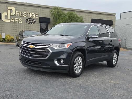 Graphite Metallic 2021 Chevrolet Traverse LT Cloth