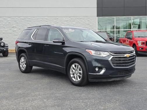 Graphite Metallic 2021 Chevrolet Traverse LT Cloth