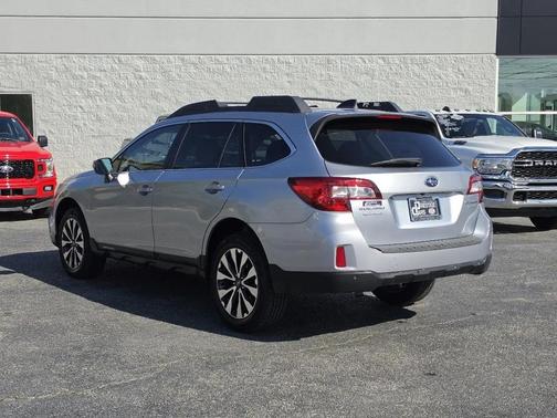 Ice Silver Metallic 2017 Subaru Outback 2.5i Limited