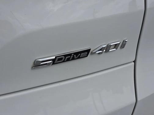 Alpine White 2021 BMW X5 sDrive40i