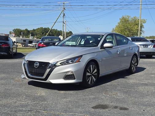2022 Nissan Altima 2.5 SV
