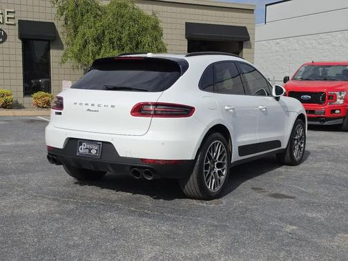 WHITE 2018 Porsche Macan Macan Sport Edition