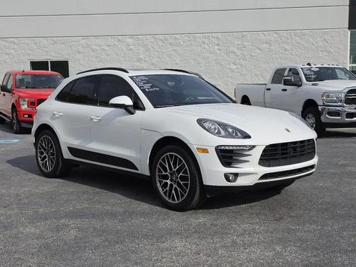 WHITE 2018 Porsche Macan Macan Sport Edition