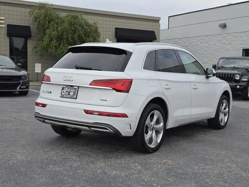 Glacier White Metallic 2021 Audi Q5 45 Prestige