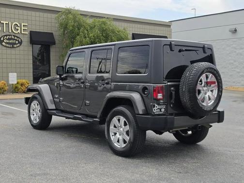 Granite Crystal Metallic Clearcoat 2017 Jeep Wrangler Unlimited Sahara