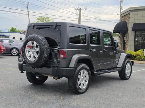 Granite Crystal Metallic Clearcoat 2017 Jeep Wrangler Unlimited Sahara