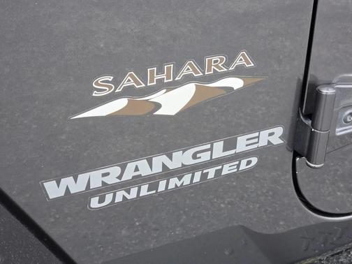 Granite Crystal Metallic Clearcoat 2017 Jeep Wrangler Unlimited Sahara