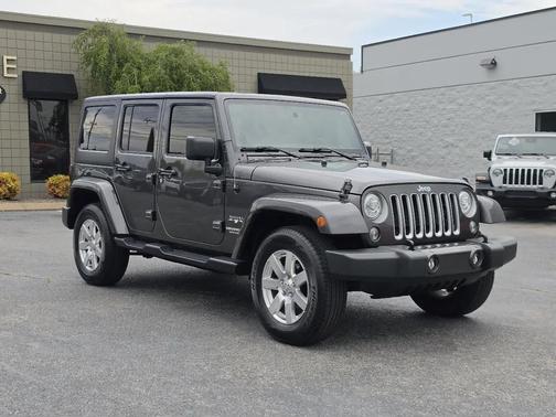 Granite Crystal Metallic Clearcoat 2017 Jeep Wrangler Unlimited Sahara