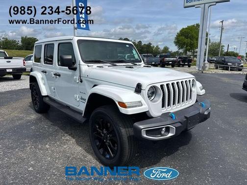 Bright White Clearcoat 2022 Jeep Wrangler Unlimited SAHARA