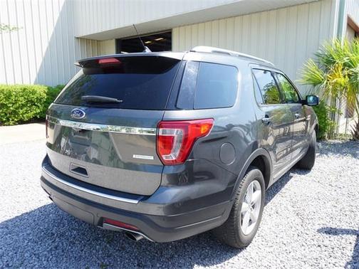 Photo 2 of 2 of 2018 Ford Explorer XLT