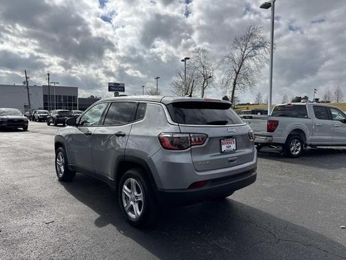 2023 Jeep Compass SPORT