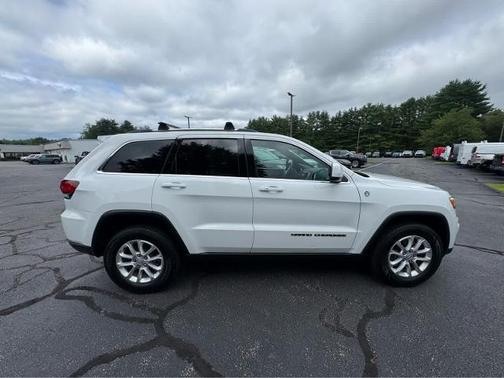 Bright White Clearcoat 2021 Jeep Grand Cherokee LAREDO