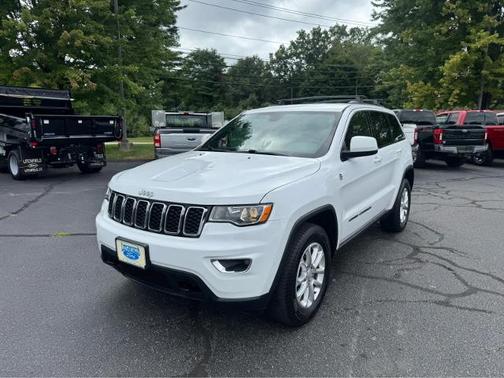 Bright White Clearcoat 2021 Jeep Grand Cherokee LAREDO
