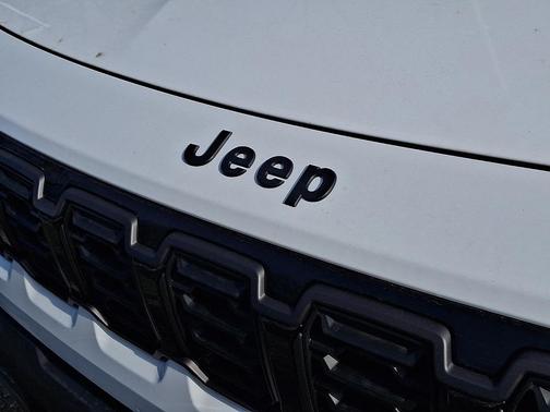 Bright White Clearcoat 2026 Jeep Cherokee Limited