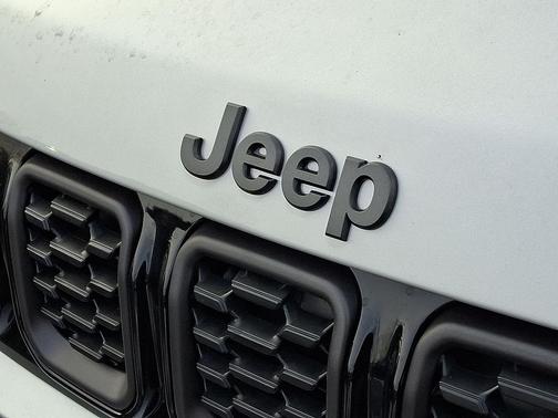 Silver Zynith Metallic Clearcoat 2026 Jeep Compass Limited