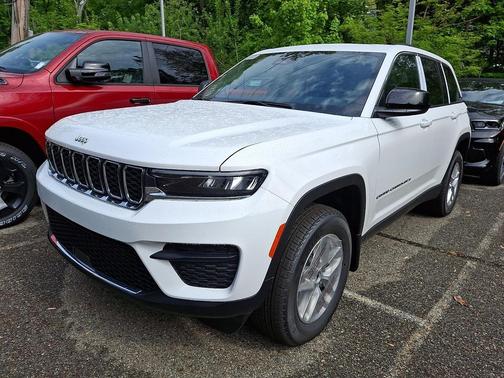 Bright White Clearcoat 2026 Jeep Grand Cherokee Altitude