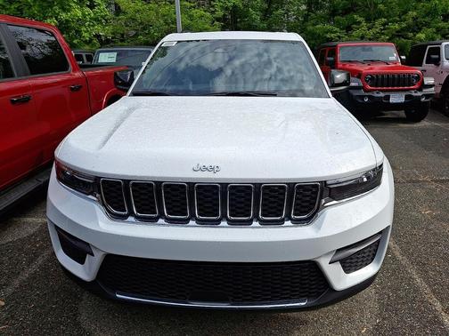 Bright White Clearcoat 2026 Jeep Grand Cherokee Altitude