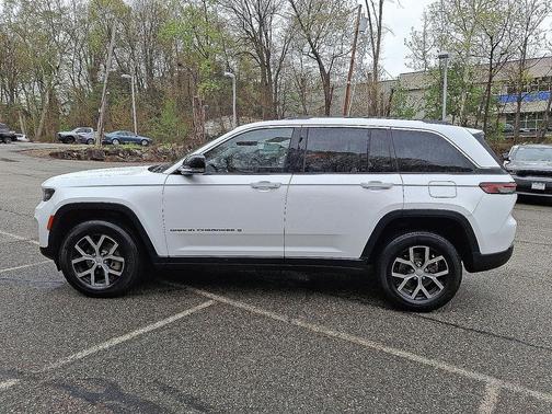 Bright White Clearcoat 2023 Jeep Grand Cherokee Limited