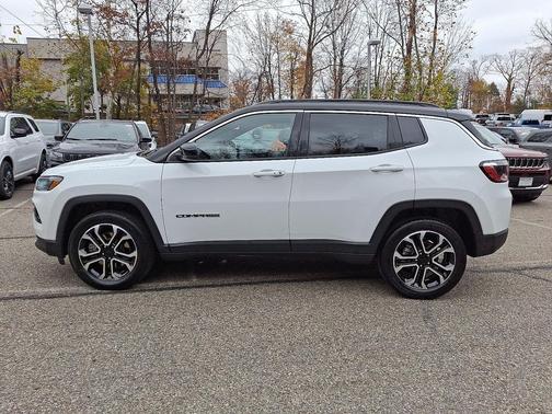 Bright White Clearcoat 2023 Jeep Compass Limited