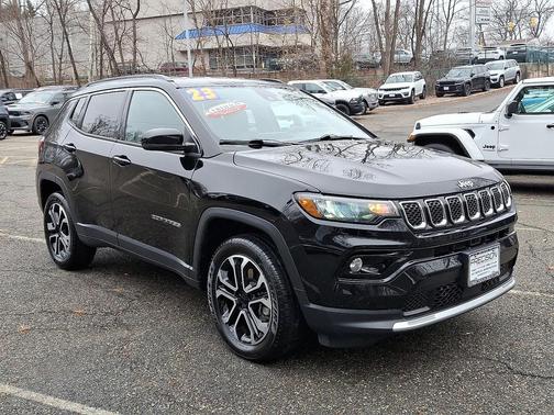 Diamond Black Crystal Pearlcoat 2023 Jeep Compass Limited