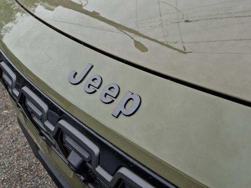 '41 2026 Jeep Cherokee Overland