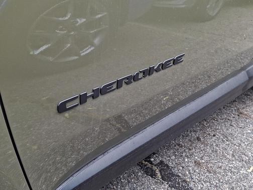 '41 2026 Jeep Cherokee Overland