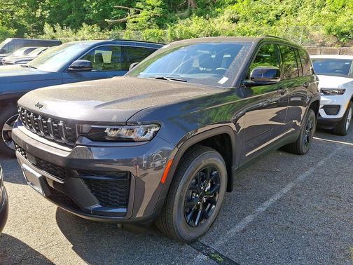 Baltic Gray Metallic Clearcoat 2026 Jeep Grand Cherokee Altitude