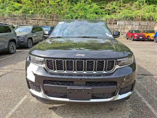 Diamond Black Crystal Pearlcoat 2026 Jeep Grand Cherokee L Altitude