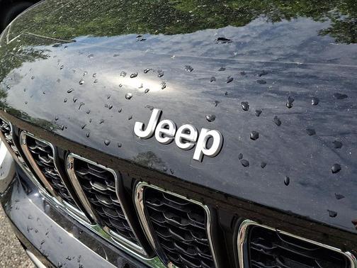 Diamond Black Crystal Pearlcoat 2026 Jeep Grand Cherokee L Altitude