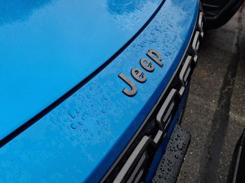 Hydro Blue Pearlcoat 2026 Jeep Cherokee Limited