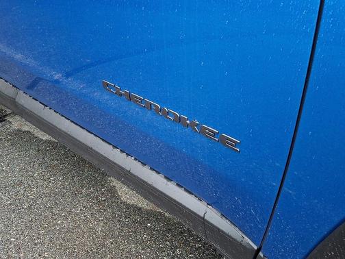 Hydro Blue Pearlcoat 2026 Jeep Cherokee Limited