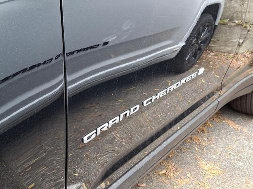 Diamond Black Crystal Pearlcoat 2026 Jeep Grand Cherokee Altitude