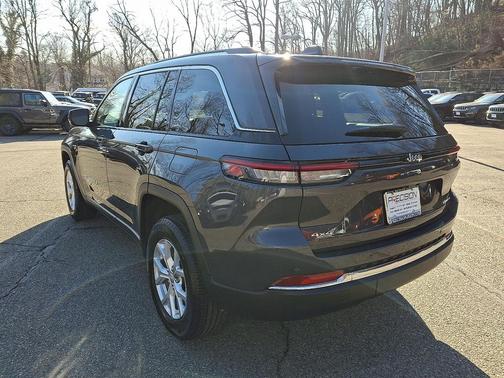 Baltic Gray Metallic Clearcoat 2023 Jeep Grand Cherokee Limited