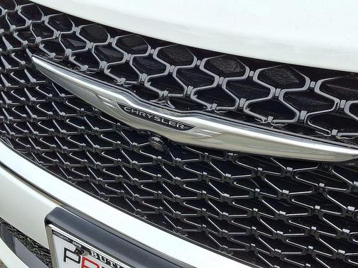 Bright White Clearcoat 2026 Chrysler Pacifica L