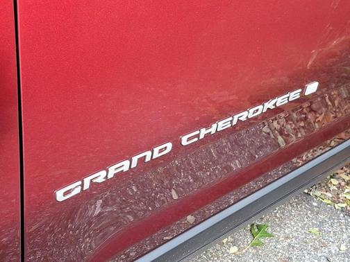 2025 Jeep Grand Cherokee Laredo