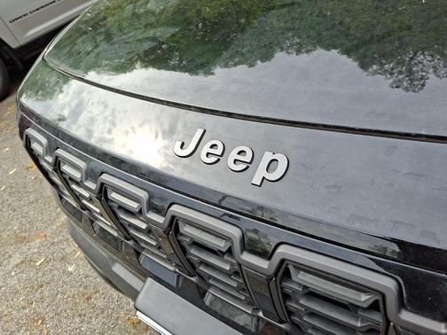 Diamond Black Crystal Pearlcoat 2026 Jeep Cherokee Limited