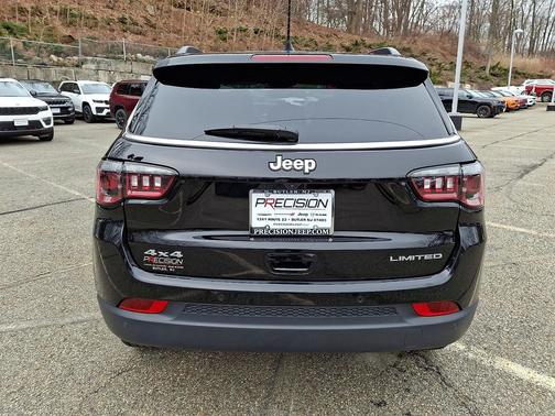 Diamond Black Crystal Pearlcoat 2025 Jeep Compass Limited