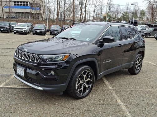 Diamond Black Crystal Pearlcoat 2025 Jeep Compass Limited