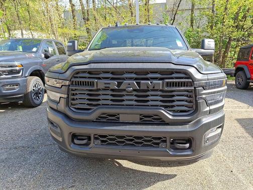 Diamond Black Crystal Pearlcoat 2026 RAM 3500 Tradesman Crew Cab 4x4 8' Box