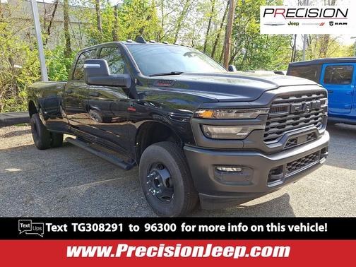 Diamond Black Crystal Pearlcoat 2026 RAM 3500 Tradesman Crew Cab 4x4 8' Box