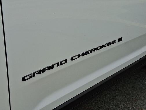 Bright White Clearcoat 2026 Jeep Grand Cherokee Limited