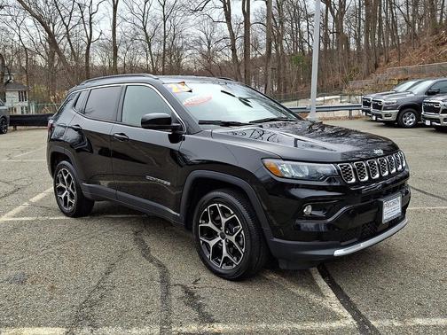 Diamond Black Crystal Pearlcoat 2025 Jeep Compass Limited