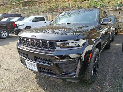 Diamond Black Crystal Pearlcoat 2026 Jeep Grand Cherokee Limited