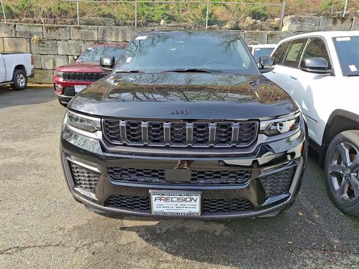 Diamond Black Crystal Pearlcoat 2026 Jeep Grand Cherokee Limited