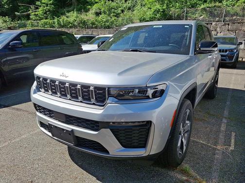 Silver Zynith 2026 Jeep Grand Cherokee Limited