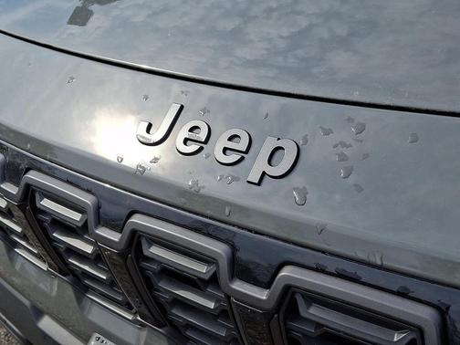 Sting-Gray Clearcoat 2026 Jeep Cherokee Limited