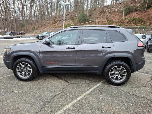 Granite Crystal Metallic Clearcoat 2020 Jeep Cherokee Trailhawk