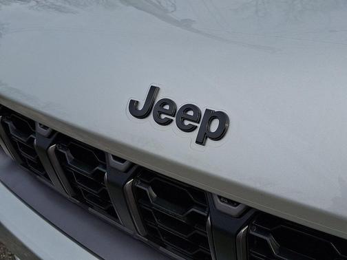 2026 Jeep Grand Cherokee Altitude