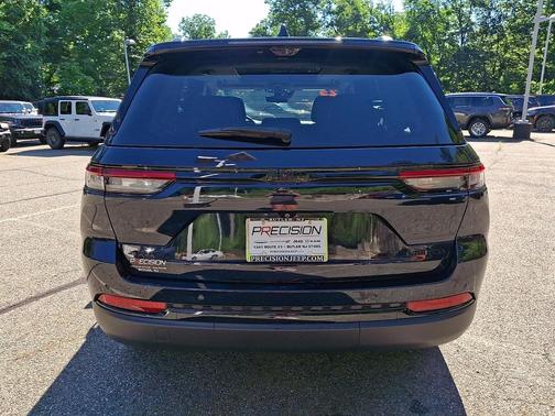 Midnight 2023 Jeep Grand Cherokee Limited